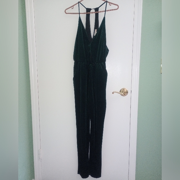 Women's emerald green velvet jumpsuit - Picture 7 of 11